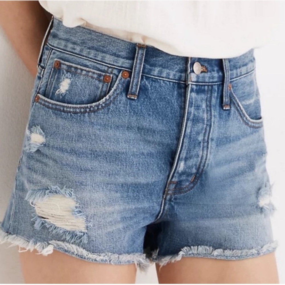 Madewell Relaxed Denim Shorts in Homecrest Wash: Ripped Edition